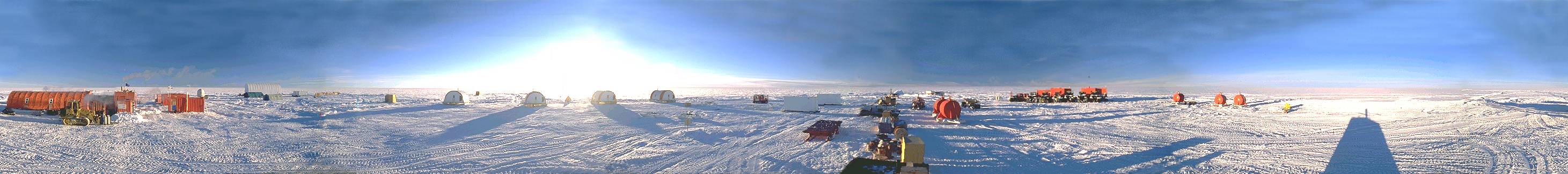 [PanoDomeC.jpg]
360° panoramic picture of Dome C station. More here.