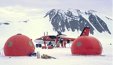 [TwinOtterTN.jpg]
Twin Otter per andare via da Terra Nova.