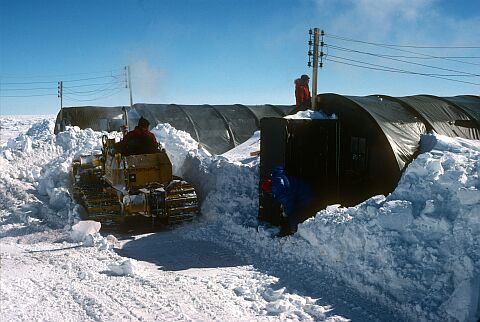 [Cappelle004.jpg]
Plowing the snow.