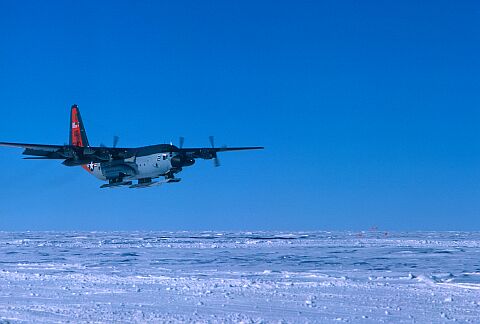 [Cappelle011.jpg]
The test: first landing of a fully loaded plane.