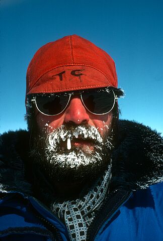 [Cappelle096.jpg]
Do beards and mustaches keep the author warm ?