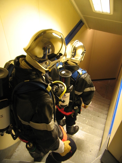 [20050321_48_Firemen.jpg]
Fire exercise inside Concordia.