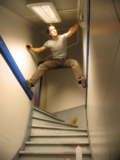 [20050430_07_PascalCleanStairs.jpg]
Pascal in awkward position to clean the top of the stairs.