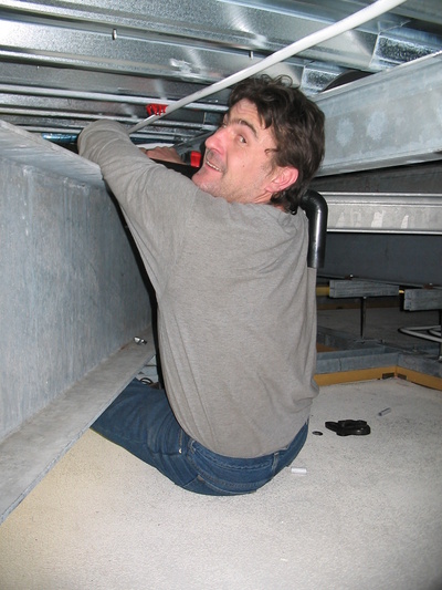 [20050719_27_DoubleCeiling.jpg]
Jeff inside the double ceiling below the 1st floor, installing the water system of the hospital.