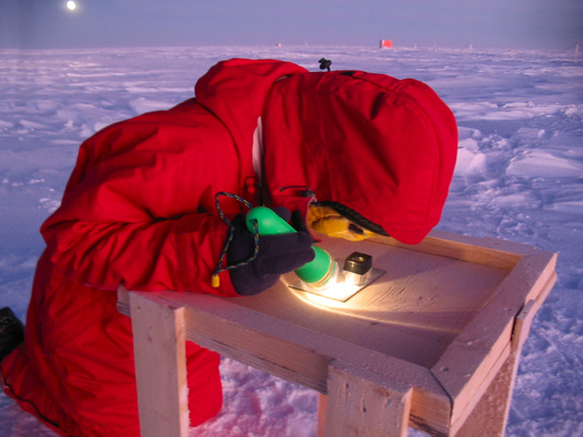 [20050723_047_IceDeposit_.jpg]
Emanuele checking on the ice deposited during the last 24 hours with a lens.