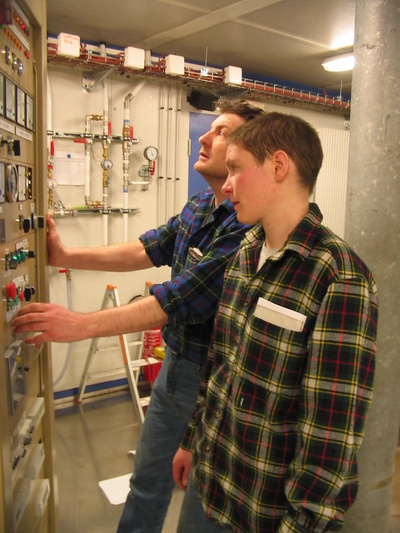 [20050802_015_PowerDistribution.jpg]
Michel and Claire checking on the power distribution system during a test of the emergency generator.