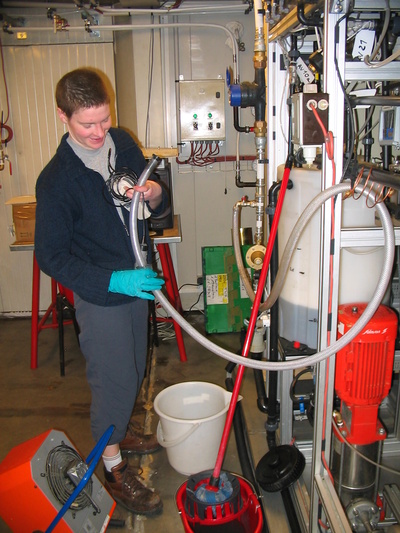 [20050805_009_WaterRecycling.jpg]
Claire purging one of the tanks of the water recycling plant.