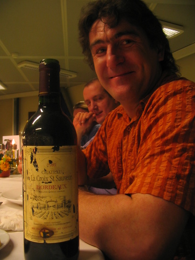[20050813_037_Bordeaux.jpg]
Jeff and a bottle of good old Bordeaux he brought with him. One of the rare unfrozen bottles in Concordia...