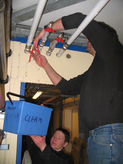 [20050826_009_WaterLeaks.jpg]
Claire holding a bucket to catch the dripping water while Jeff tightens up the pipes.