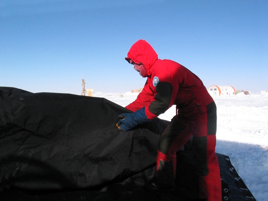 [20051022_001_Tarp_.jpg]
Claire folding the large tarp after it's been used to protect a vehicle during heating.