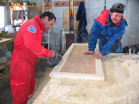 [20051115_019_Wood.jpg]
Luigi spraying wood chips on Michel while they work in the winter garage, now returned to its original activity of wood workshop.