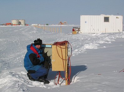 [BreakerCheckMichel.jpg]
Michel checking out the power breakers at my container.