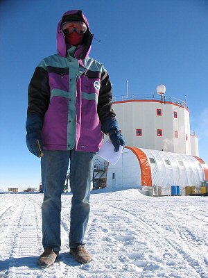 [CharentaisesPascal.jpg]
Intrepid Antarctic Hero (Pascal) and his high-tech cold-weather slippers.