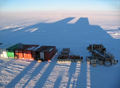 [ConcordiaShadow.jpg]
Lengthening shadow of the Concordia buildings. The shadows before the containers are from the hydraulic pillars, 'feet' of the buildings. The left containers are our food 'freezers'.