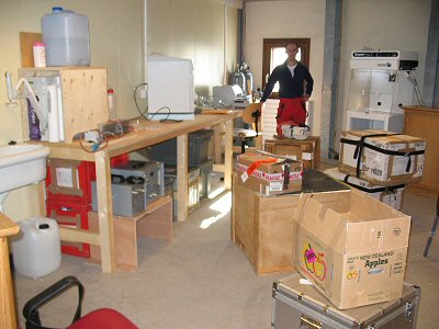 [GlacioLab.jpg]
Emanuele organizing his laboratory on the 3rd floor of Concordia.