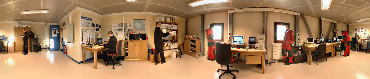 [PanoAstroLab.jpg]
Karim, Karim, Karim, Karim, Karim and Karim in the astronomy laboratory.