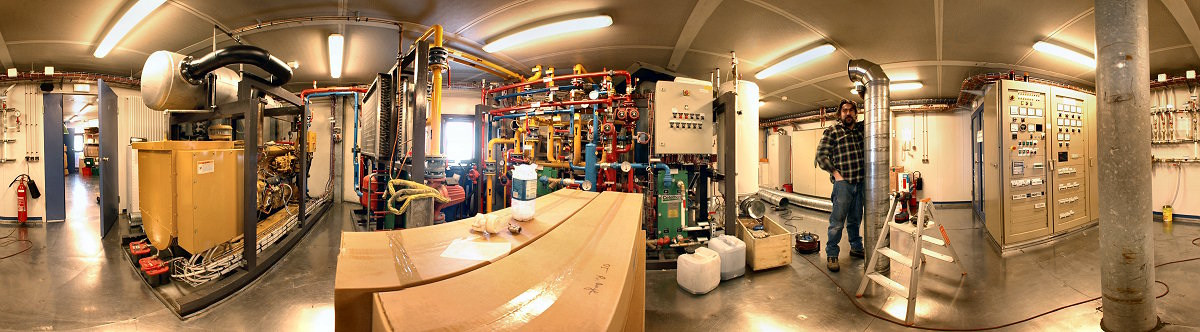 [PanoBackupGenerator.jpg]
Noisy building, 1st floor. Jeff in the backup generator room, preparing air conditioning ducts before installing them in one of the double ceilings or technical shafts. This generator gets started at once if there is a power outage. The door on the left leads to the garbage room, the corridor hidden behind the water tank on the left of Jeff leads to the power plant, and the blue door on his left leads to the rest of the station.
