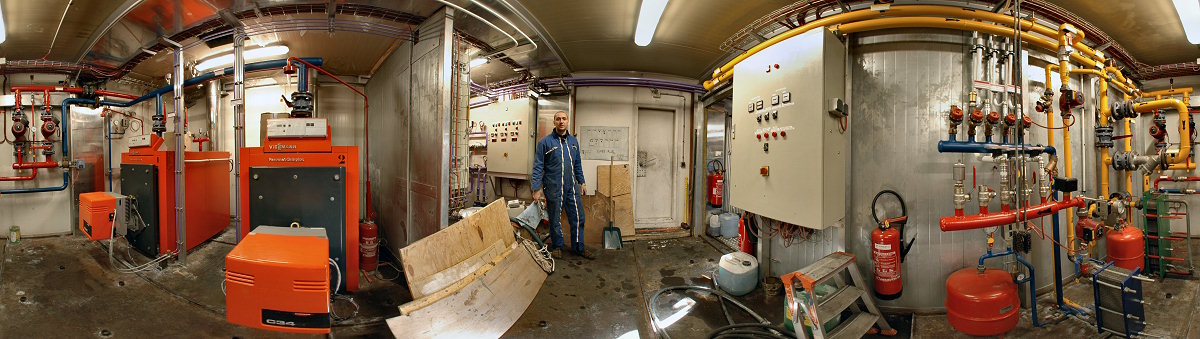 [PanoHeaters.jpg]
Christophe in the boiler room, on the same level than the workshop and the power plant. The door in the center is the only exit of Concordia located on the ground floor.