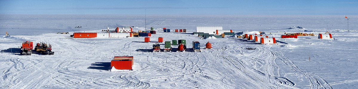 [TraverseSummerCampPano_.jpg]
The Traverse in Concordia: the Challengers with the 'living' and 'energy' modules are parked on the left, while the newly delivered trailers and containers are in the center of the plaza. The snow is carved by the multiple maneuvers necessary to get everything in the right place and the area needs to be regularly leveled down by a Kassbohrer.