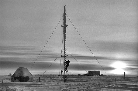 [ClimbingCR23mast-BW.jpg]
Climbing up the CR23 mast for a cleaning session.