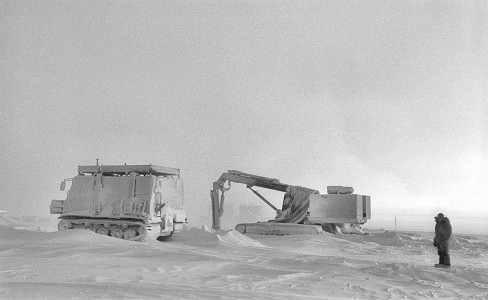 [WinterStoredVehicles1-BW.jpg]
Stored vehicles for the winter.