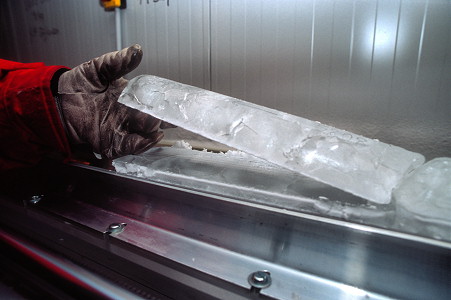 [IceCoreSlice2.jpg]
An ice core, split lengthwise so as to get access to the clean center. The bigger part stays in Dome C for reference while the slice is sent to european laboratories for detailed analysis.