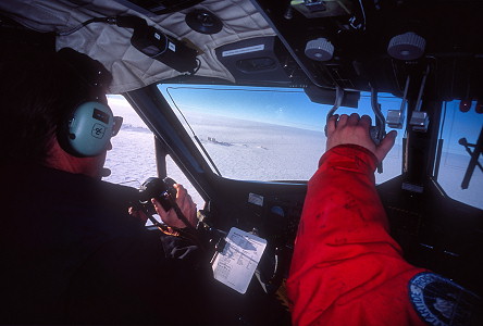 [DomeC-Arrival.jpg]
Flight crew getting ready for landing at Dome C.