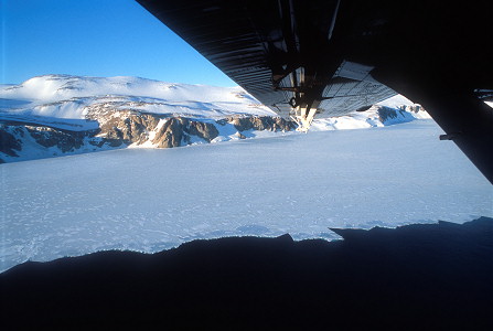 [FlyingAboveIceShelf3.jpg]
Flying above the edge of the sea ice.