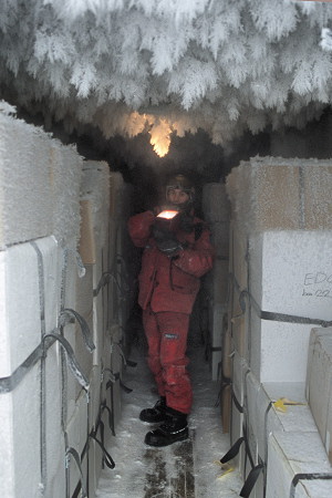 [CrystalsIceCave2.jpg]
The storage area, illuminated by flash and lamp. The high humidity forms the crystals, some more than 40cm long. The boxes contain the reference half of the Epica ice core samples, in case something happens to the others during shipping to the european labs.