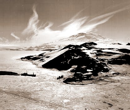 [ANT9.jpg]
McMurdo Sound with Mt. Erebus in the background. I have spent only two days in McMurdo in 1997 and have taken only a couple pictures.