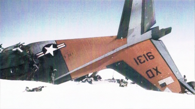 [D59_doc6.jpg]
During the recovery of 321 there was another C-130 crash with 11 on board. Two crew died: LCDR Bruce Bailey, squadron maintenance officer; and AK2 Donald H Beatty, supply officer.