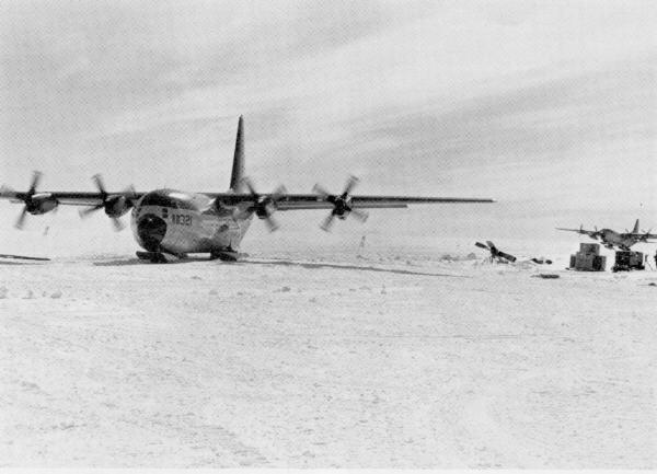 [D59_strip1.jpg]
321 ready to take off from D59 after completing repairs. In the background the other aircraft which will lead it to McMurdo is already taking off (photo US Navy).
