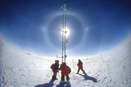 [MastSundogB-FEW.jpg]
22 and 46° (barely visible) parhely circles, as well as sundogs and horizontal parenthely circle.