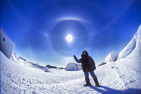 [SundogsFEW.jpg]
On this straightened 180° fisheye image, the Lowitz arcs are clearly visible.