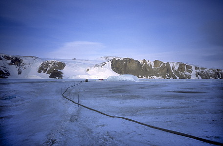 [BTN-SeaIceAirStrip2.jpg]
The bay of Terra Nova, still frozen, is used as an airstrip.