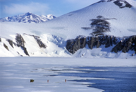 [SeaIceWalkersCar2.jpg]
Recon of the sea ice.