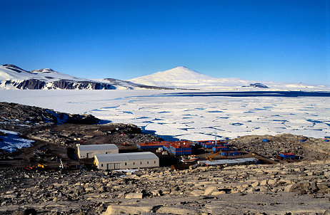[TerraNova2.jpg]
Another view of Terra Nova Bay. Off the base, you can see the 2 white warehouses used for storing the vehicles and the main blue and red building (bedrooms, cafeteria, control room...). The volcano in the background is Mt Melbourne, about 2500m of altitude.