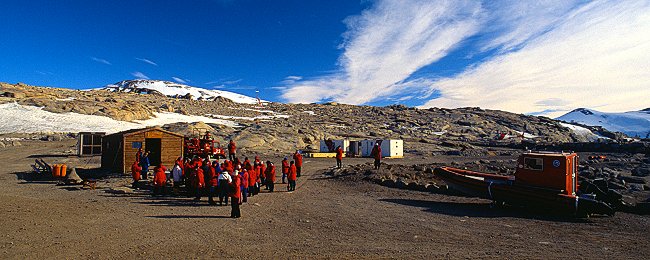 [Tourists.jpg]
A bunch of tourists from the Bremen are visiting Terra Nova Bay.