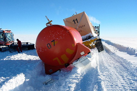 [Godon-026.jpg]
A tipped-over trailer after running out of the trail. (Photo courtesy P. Godon)