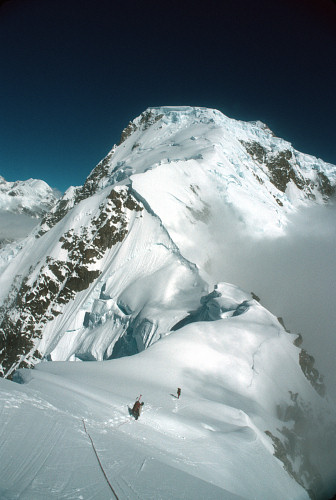 [HunterRidge.jpg]
The ridge on the second day, with the plateau visible above. The summit is out of view.