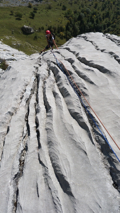 [20111001_164121_Tournette.jpg]
Upper part of the route with beautiful carved limestone.