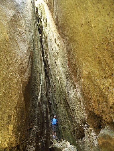 [20100522_140326_Annot_ChambreRoi.jpg]
Base of 'Hand training' (6a), hidden deep inside a cave.