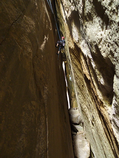 [20100522_151020_Annot_ChambreRoi.jpg]
Jenny rapping off 'Hand training' (6a), our warm up climb on the left side of the tunnel.