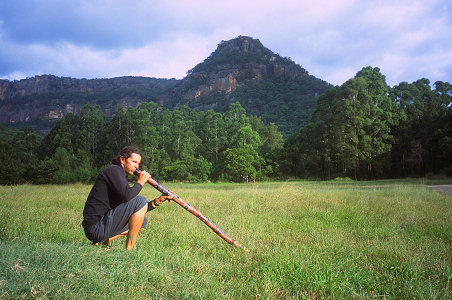 [DigeridooGuillaumeWolganValley.jpg]
Playing the Didgeridoo in the fantastic and quite uncrowded Wolgan valley.