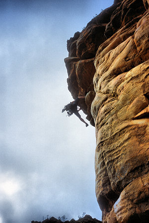 [Kachoong21.jpg]
Struggling with the famous roof of Kachoong (21).