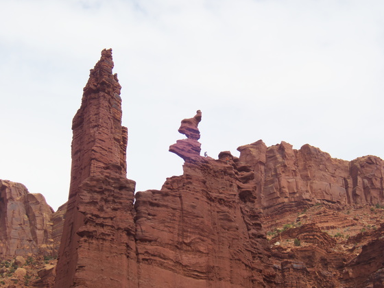 [20190416_213642_FisherTowers.jpg]
Here you can clearly see climbers on the last pitch of balancing Ancient Art, which we climbed long ago.