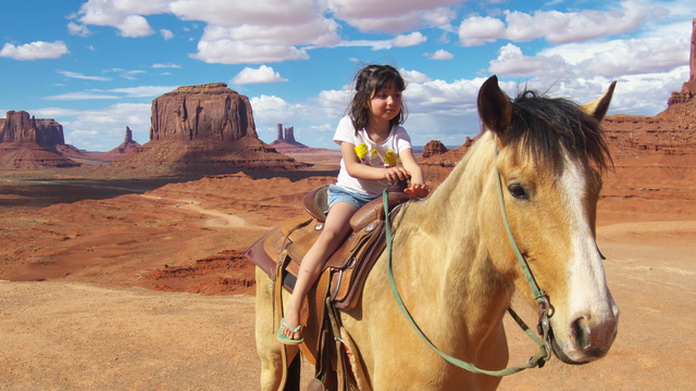 [20190423_152212_MonumentValley.jpg]
Very pround to be on a real horse and not just a puny pony.