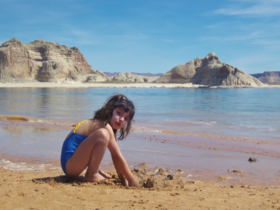[20190424_100722_LakePowell.jpg]
A real sandy beach, not even too mudy.