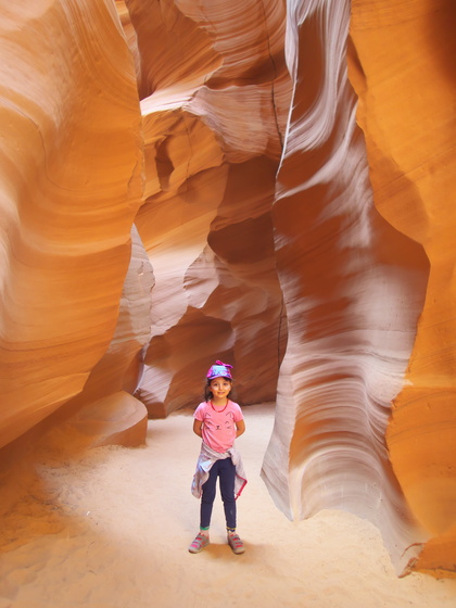 [20190428_131337_AntelopeCanyon.jpg]
Near Page, there's the famous slot canyon named Antelope Canyon and its many variants. The most famous one is expensive and crowded but there are cheaper alternatives such as Antelope-X, here.