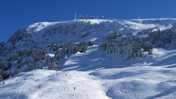 [20091111_112939_Chamrousse.jpg]
Chamrousse only slightly less crowded than during peak season.